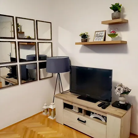Stan Na Dan Centar Apartment *